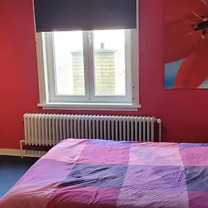 Family House, Free Parking, 15min. Walk To City Holiday home